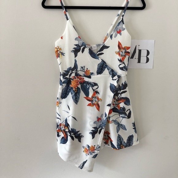 MISSGUIDED Tropical Romper - Picture 2 of 5